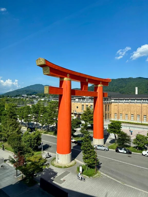 こう