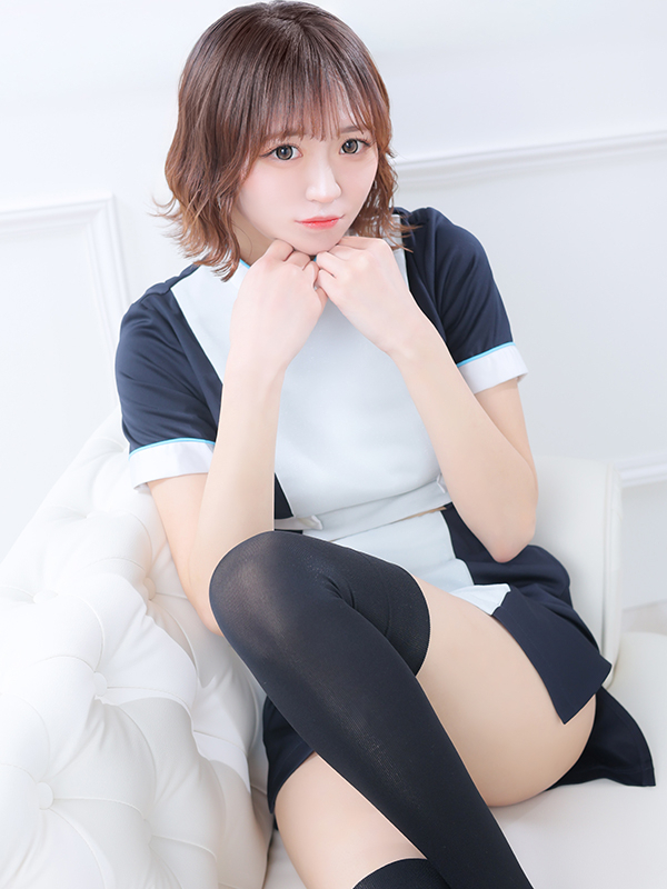 つきな