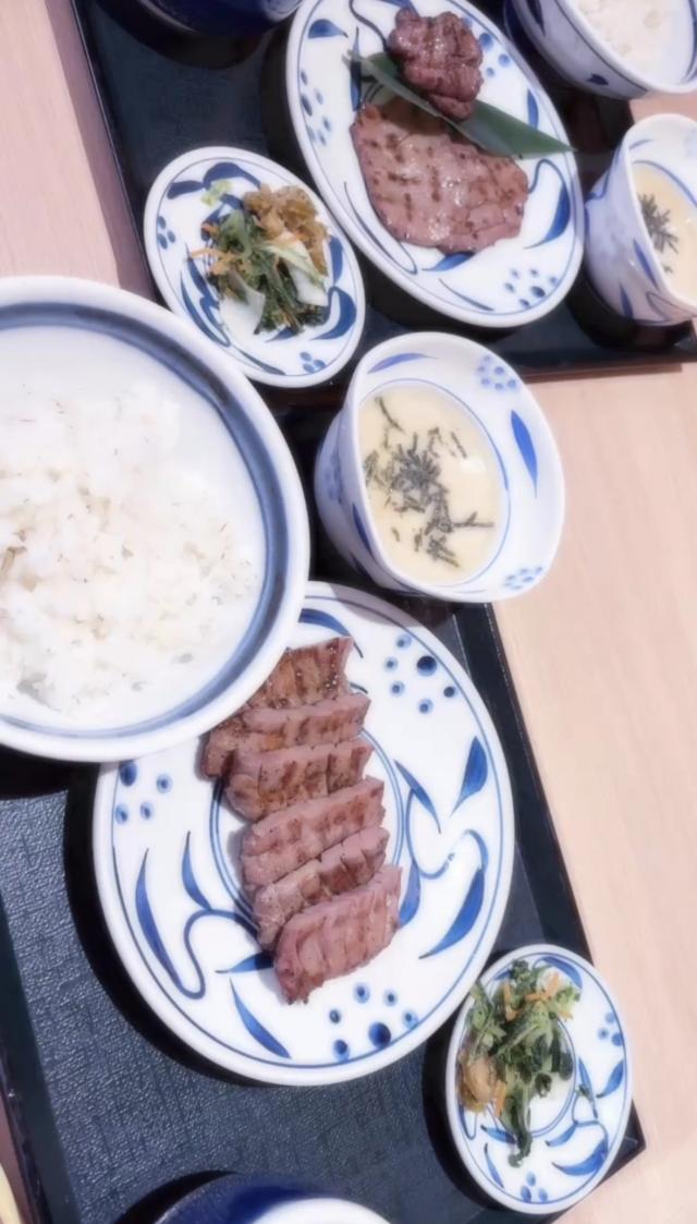 ろあ