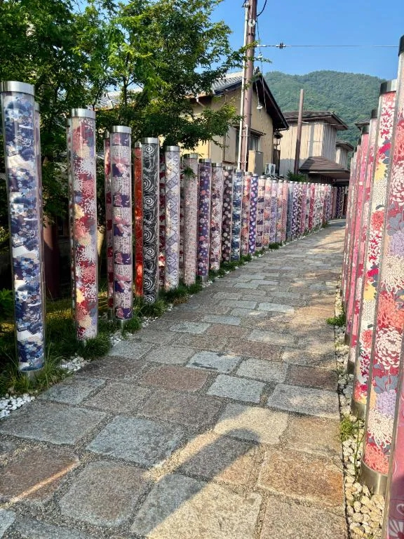 こう