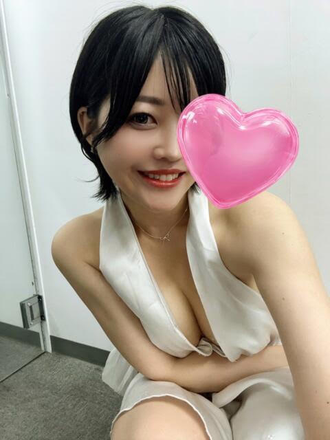 girl_6a4bd6001dd7e9.09680101_480x640.jpg
